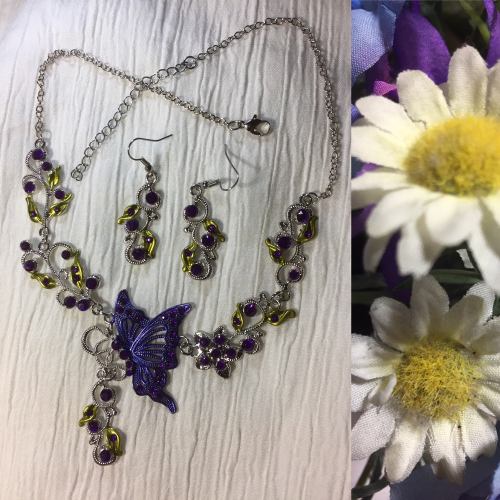 NECKLACE AND EARRINGS SET